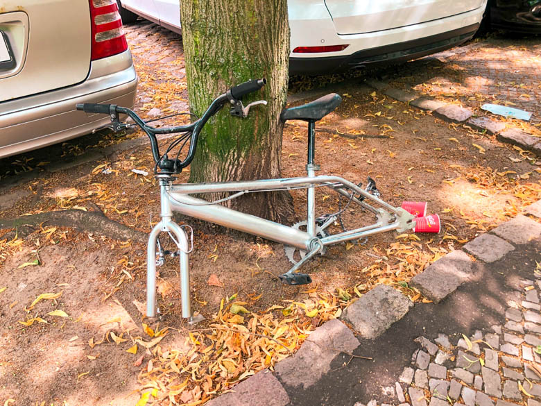 remains of a bicycle without tires due to bike theft in berlin